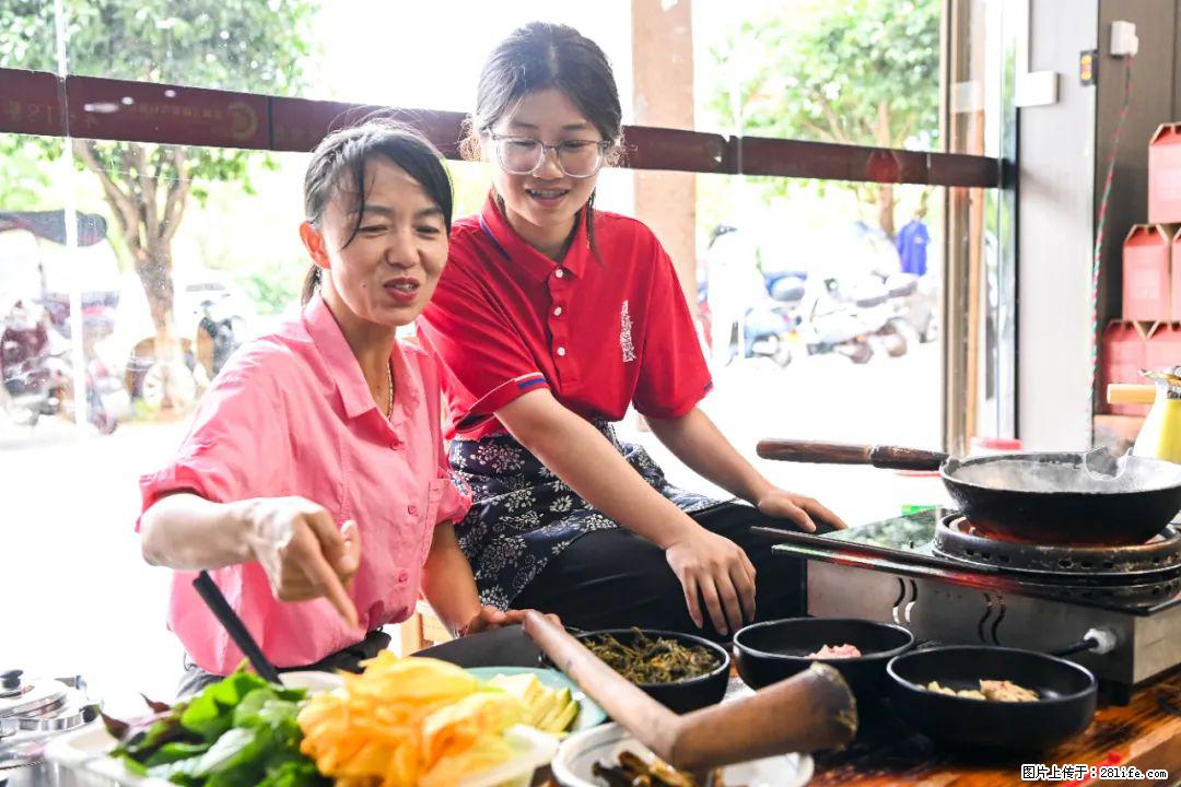 全网追的“扁担女孩”,找了一份暑假工,时薪12元 - 台州生活资讯 - 台州28生活网 tz.28life.com